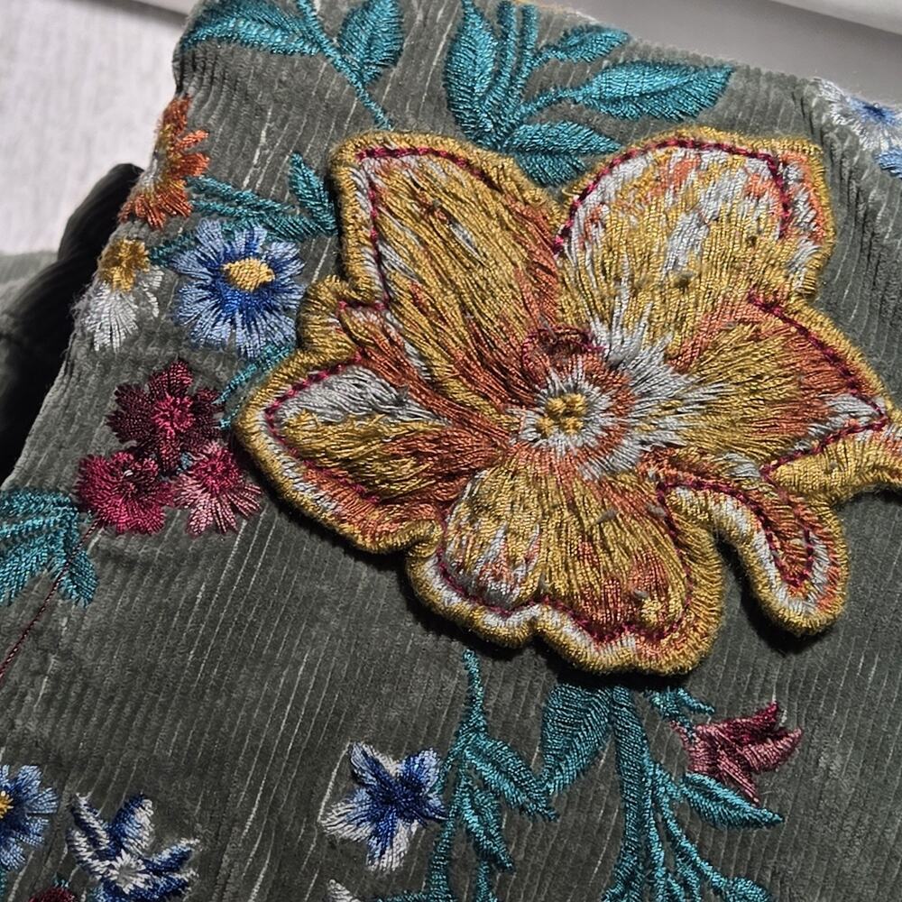 Driftwood Women's Corduroy Embroidered Farrah Flare Leg Jeans Size 30 34" Inseam - Picture 11 of 12